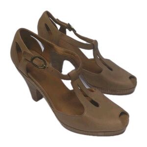 COCLICO Posey Tan Suede T-Strap Peep Toe Heels Wood Shoes EU 38.5 Spain US 7.5